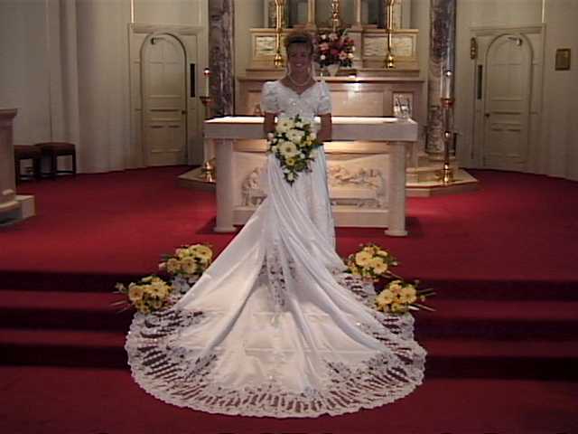 Kelly Wedding Brdie'.JPG (27432 bytes)